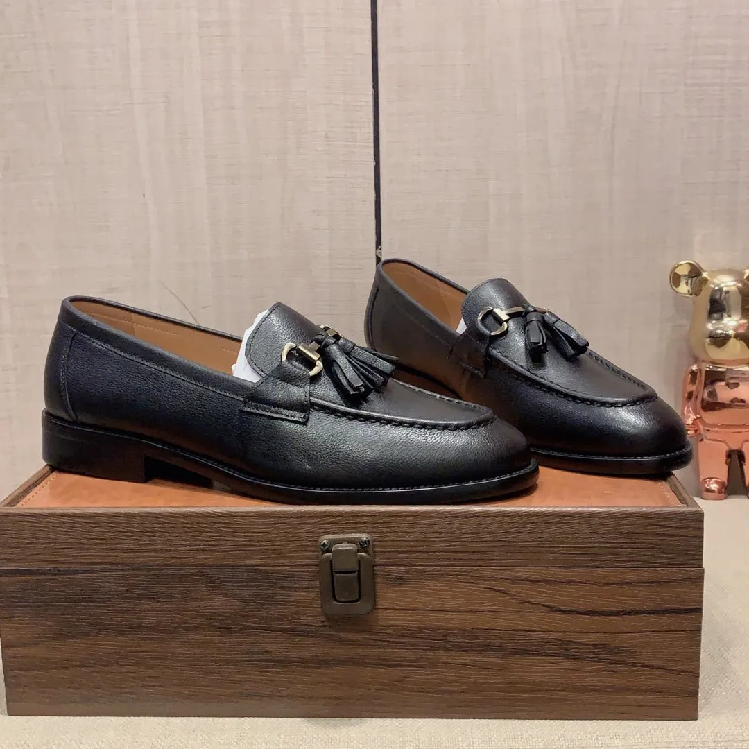 Men's Leather Shoes Men's Shoes 💰480💰💰🎩🎩 [Lightning] [Lightning] "Gucci*" The latest and most popular casual business leather shoes, top brand [Seduce] luxury ~ purchasing agent, top quality ~. [Strong] The upper is made of imported breathable cowhide with matching material ➕ breathable cowhide feet (•) and fine workmanship. The original stylish and stylish soft rubber wear-resistant and non-slip outsole is light and comfortable on the feet. The real thing looks better when photographed in person. 1011: code: 38-44, can be customized to 45